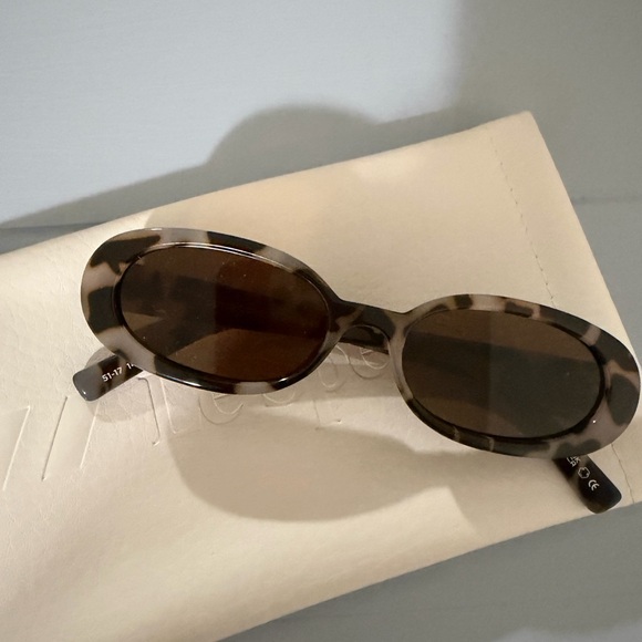 Le spec outta love sunglasses main image 4